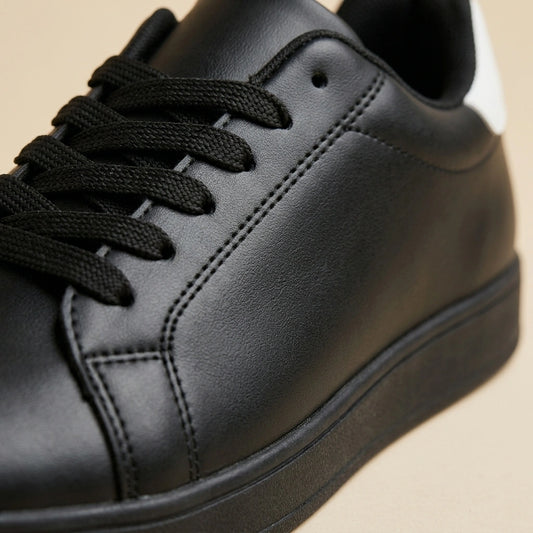 Street Sneaker in Vegan Leather – Black – 06 Detail